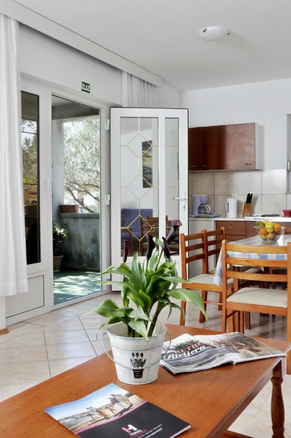 Apartmani Novotny Plavi Banjol Buitenkant foto